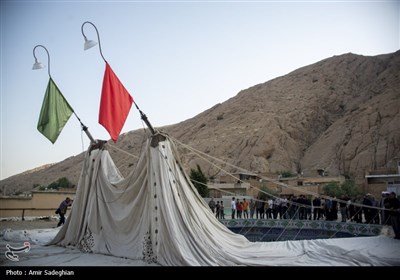 آیین سنتی برپایی خیمه های عزاداری محرم در شهر زرقان-فارس