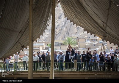 آیین سنتی برپایی خیمه های عزاداری محرم در شهر زرقان-فارس