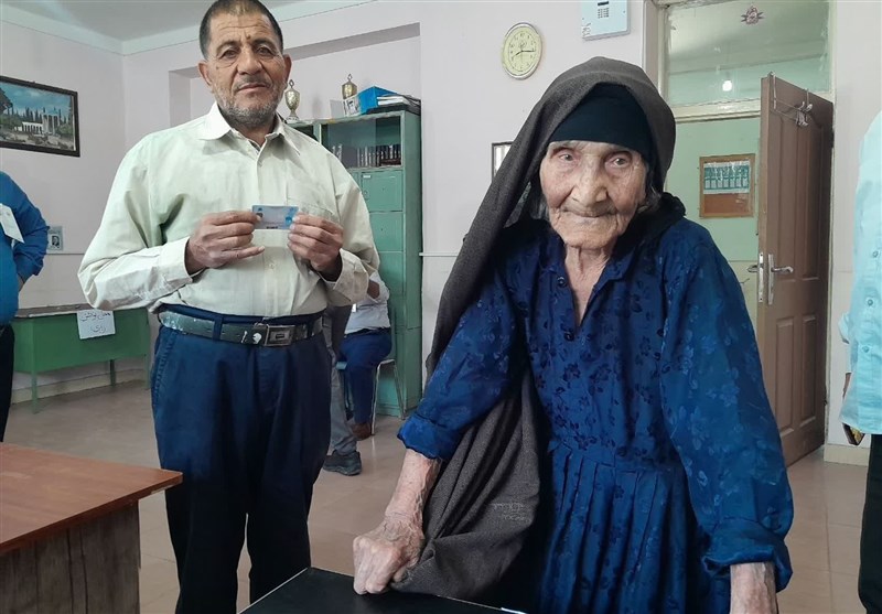 حضور بانوی 94 ساله نهاوندی در انتخابات