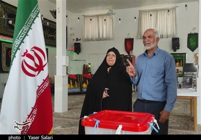 اسلامشهری‌ها در صف رأ‌ی‌گیری مرحله دوم انتخابات