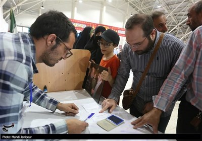 حضور پرشور مردم در شعبه اخذ رای مسجد انگجی تبریز