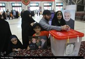 صف نمازگزاران جمعه کرمانی برای شرکت در انتخابات