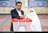حضور عروس و داماد یزدی در انتخابات
