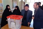 حضور پدر و مادر استاندار شهید آذربایجان شرقی پای صندوق رای