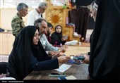 آغاز زندگی مشترک زوج های خوزستانی با شرکت در انتخابات+فیلم
