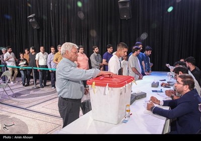 ساعات پایانی انتخابات ریاست جمهوری در امامزاده صالح (ع)