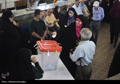 حماسه ی حضور مردم قزوین پای صندوق های رای