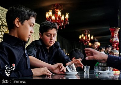 نذر صمیمانه محرم در چایخانه‌های حسینی