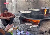 بسبب استمرار أزمة انقطاع الغاز فی غزة.. الأفران الطینیة بدیل للطهی