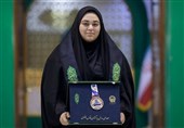 اهدای مدال مچ اندازی بانوان ایران به موزه رضوی