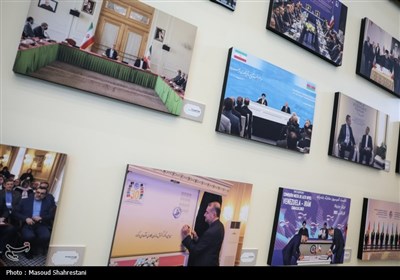 بازدید مخبر از نمایشگاه یک هزار و بیست روز تلاش جهادی