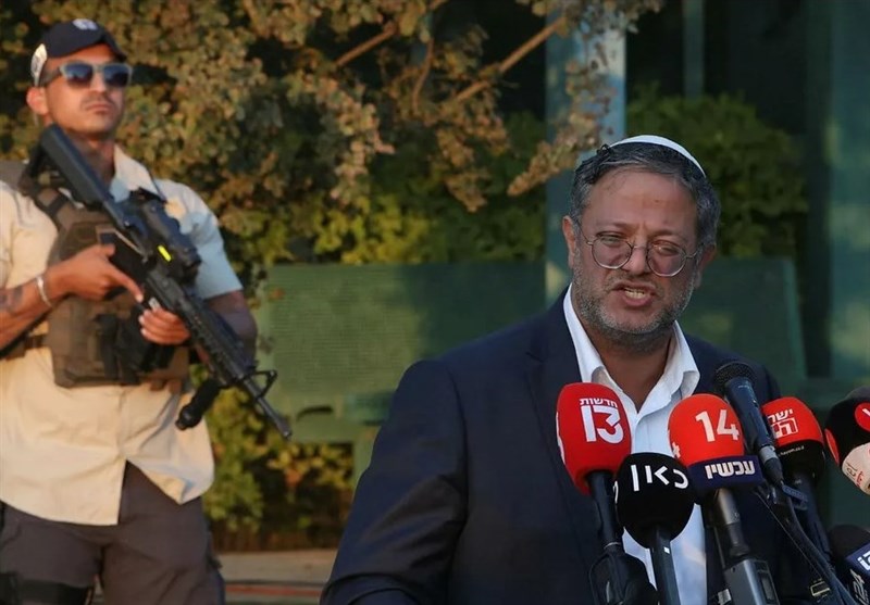 בכיר לשעבר במשרד לביטחון פנים הואשם בהפצת נשק בלתי חוקי
