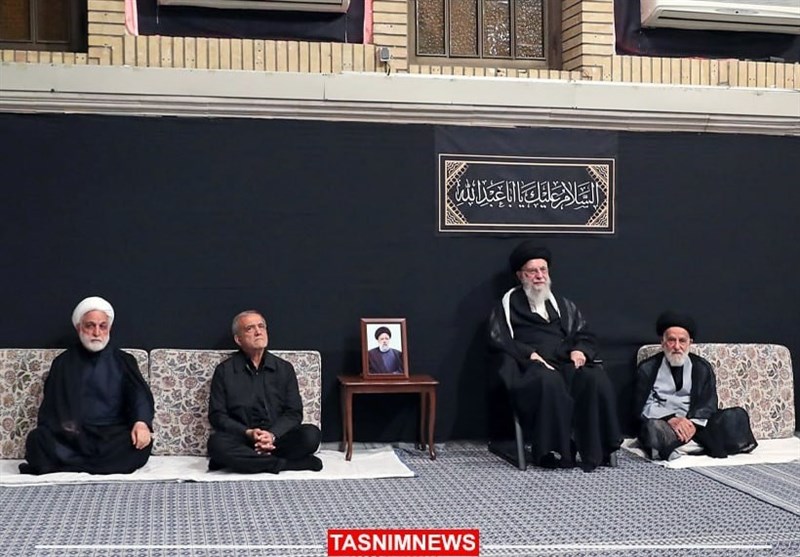 إقامة اللیلة الأولى من مراسم العزاء الحسینی بحضور الإمام الخامنئی
