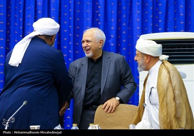 محمدجواد ظریف رئیس شورای راهبری دوره انتقال دولت چهاردهم در حاشیه دیدار رییس جمهور منتخب با نمایندگان اقلیت مجلس