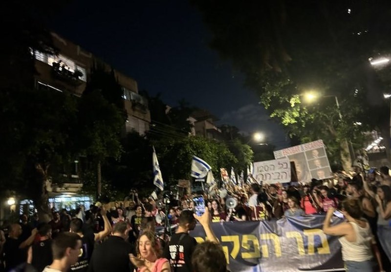به رغم اقدام نمایشی نتانیاهو، مخالفانش به خیابان آمدند