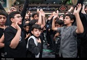 مراسم عزاداری شب تاسوعای حسینی (ع)در حسینیه‌ی امام خمینی(ره)