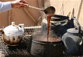 پذیرایی از عزاداران حسینی در یزد با قهوه یزدی