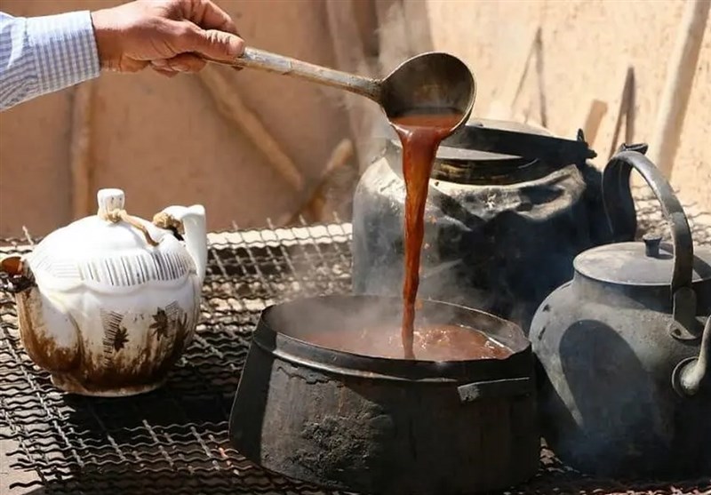 پذیرایی از عزاداران حسینی در یزد با قهوه یزدی