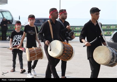 عزاداری سنتی روز تاسوعای بندرعباسی‌ها در جوار ساحل خلیج فارس