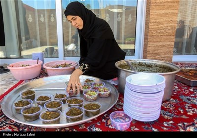 آیین سنتی توزیع نذری در روستای باغملک اصفهان