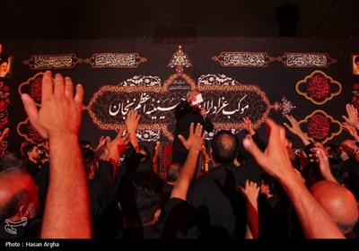 اقامه نماز ظهر عاشورا در حسینیه اعظم زنجان