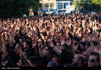 اجتماع عزاداران حسینی در روز عاشورا - اردبیل