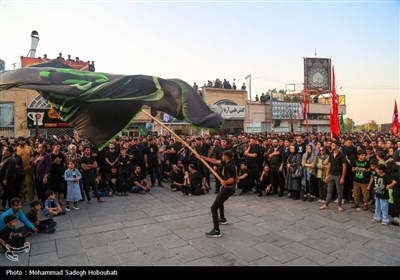 آیین نخل برداری عصر عاشورا در حسینیه شاه ولی شهرستان تفت - یزد