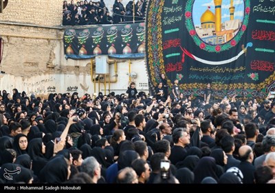 آیین نخل برداری عصر عاشورا در حسینیه شاه ولی شهرستان تفت - یزد