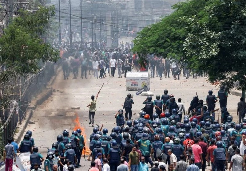 Police, Students Clash in Bangladesh As Protests over Job Quotas Kill 4 More People