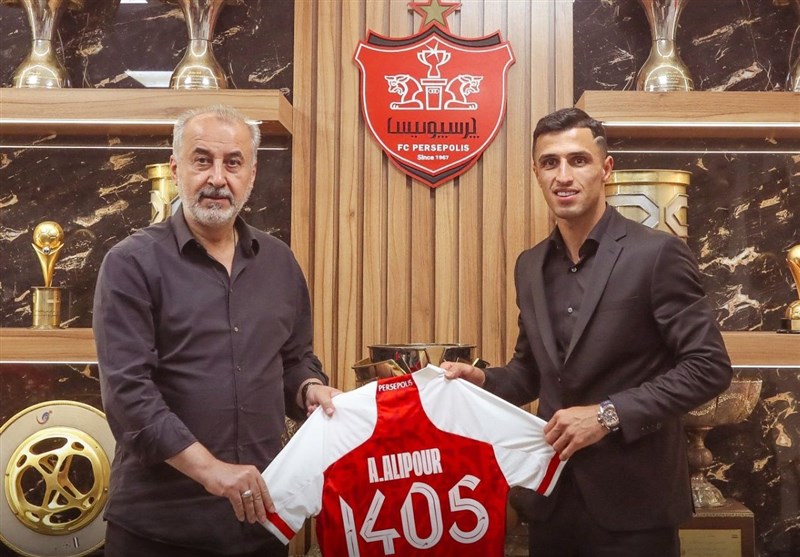 Alipour Signs for Persepolis