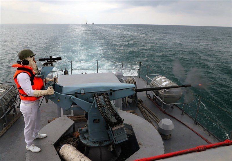 تیراندازی به اهداف شناور در رزمایش دریایی ایران و روسیه