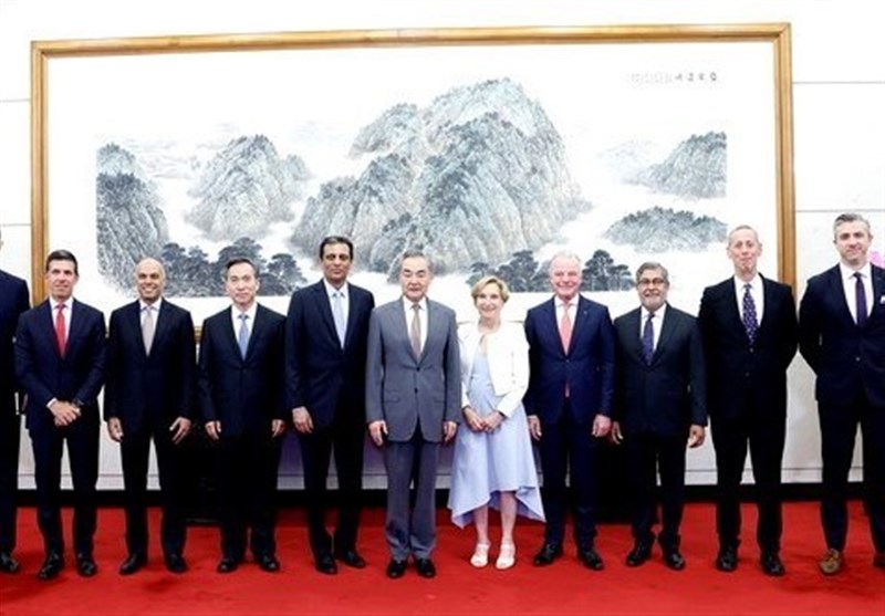 دیدار وانگ‌یی با هیئت نمایندگان شورای تجاری آمریکا و چین