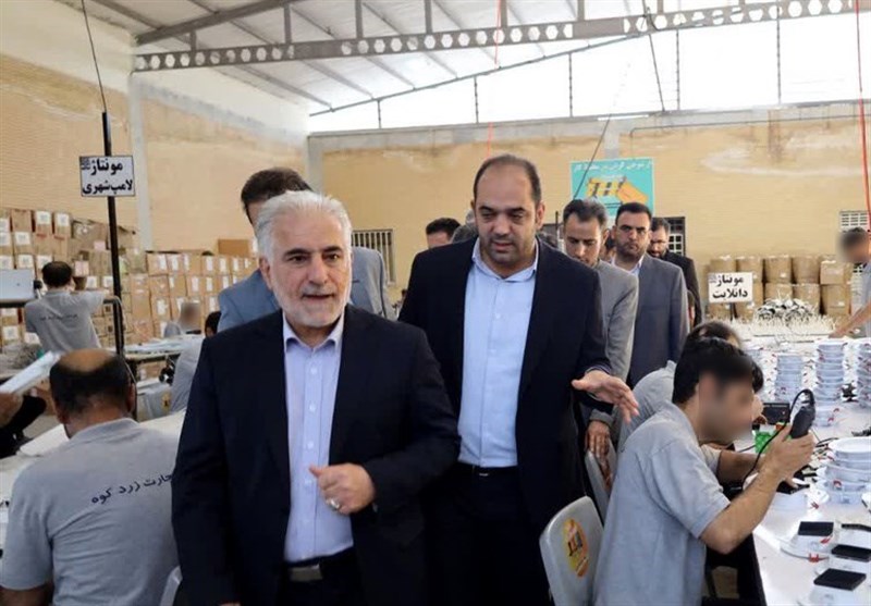 افتتاح کارخانه تولید لامپ جهت اشتغال‌زایی زندانیان در شهرکرد