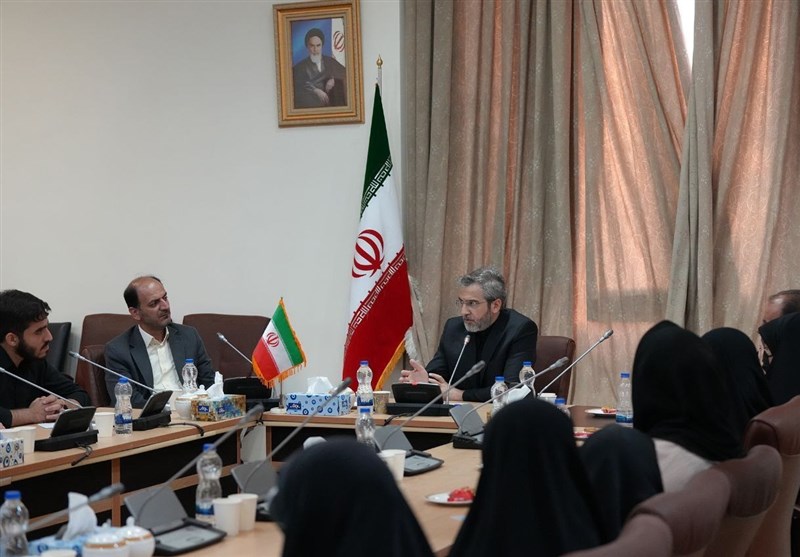 نشست علی باقری با جمعی از دانشجویان بسیجی دانشگاه تهران