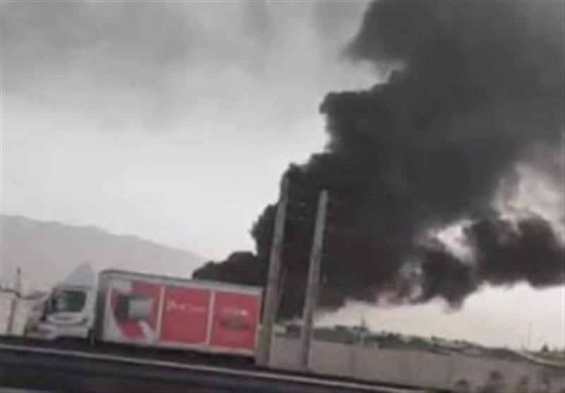 آتش‌سوزی بزرگ انبار شیمیایی در جاده قدیم کرج + فیلم