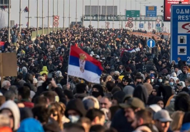 Thousands Protest Serbia&apos;s Deal with European Union to Excavate Lithium