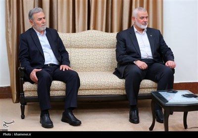 الإمام الخامنئي يستقبل ضيوف مراسم تنصيب الرئيس لإيراني