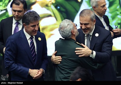 سردار قاآنی و هاکان فیدان وزیر امور خارجه ترکیه در آیین تحلیف چهاردهمین دوره ریاست جمهوری