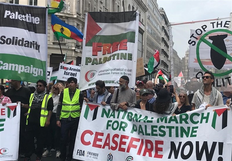 لندن.. عشرات الآلاف یشارکون فی المسیرة الوطنیة من أجل فلسطین