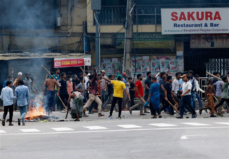 Bangladesh Clashes Kill 12 As Protesters Push for PM to Resign