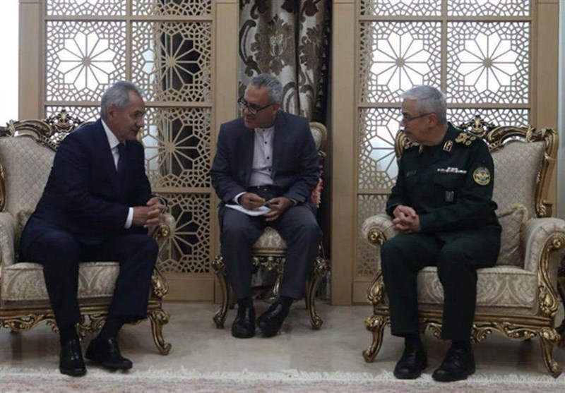 اللواء باقری خلال لقائه &quot;شویغو&quot; : العلاقات بین طهران وموسکو معمّقة وطویلة الامد