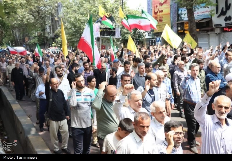 زنجانی‌ها بعد از نماز جمعه علیه اسرائیل راهپیمایی می‌کنند