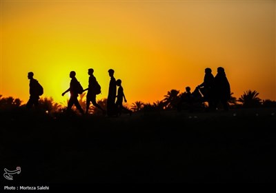 پیاده روی زائران اربعین حسینی در طریق العلماء