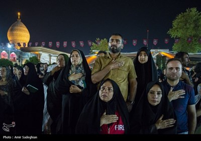 آیین لاله آیین لاله گردانی و خطبه خوانی خدام حرم حضرت شاهچراغ (ع) در شام غریبان شهادت امام رضا (ع)و خطبه خوانی خدام حرم حضرت شاهچراغ (ع) در شام غریبان شهادت امام رضا (ع)