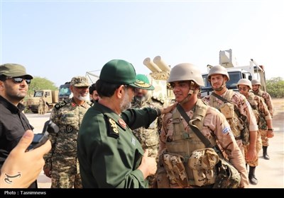 بازدید فرمانده نیروی دریایی سپاه از جزایر نازعات