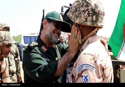 بازدید فرمانده نیروی دریایی سپاه از جزایر نازعات