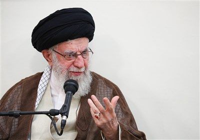 امام خا‌منه‌ای: دست دشمن آن‌چنان که وانمود می‌کند، پُر نیست