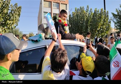 استقبال با شکوه مردم ری از قهرمان کشتی جهان