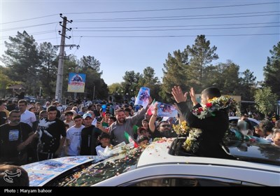 استقبال با شکوه مردم ری از قهرمان کشتی جهان