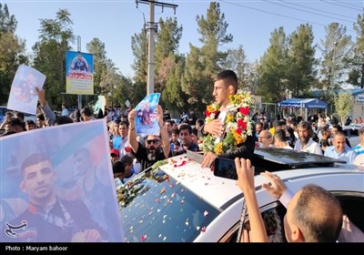 استقبال با شکوه مردم ری از قهرمان کشتی جهان